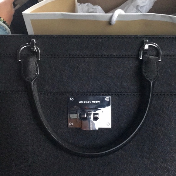 Michael Kors “Tina” LG TZ Satchel - Picture 2 of 8